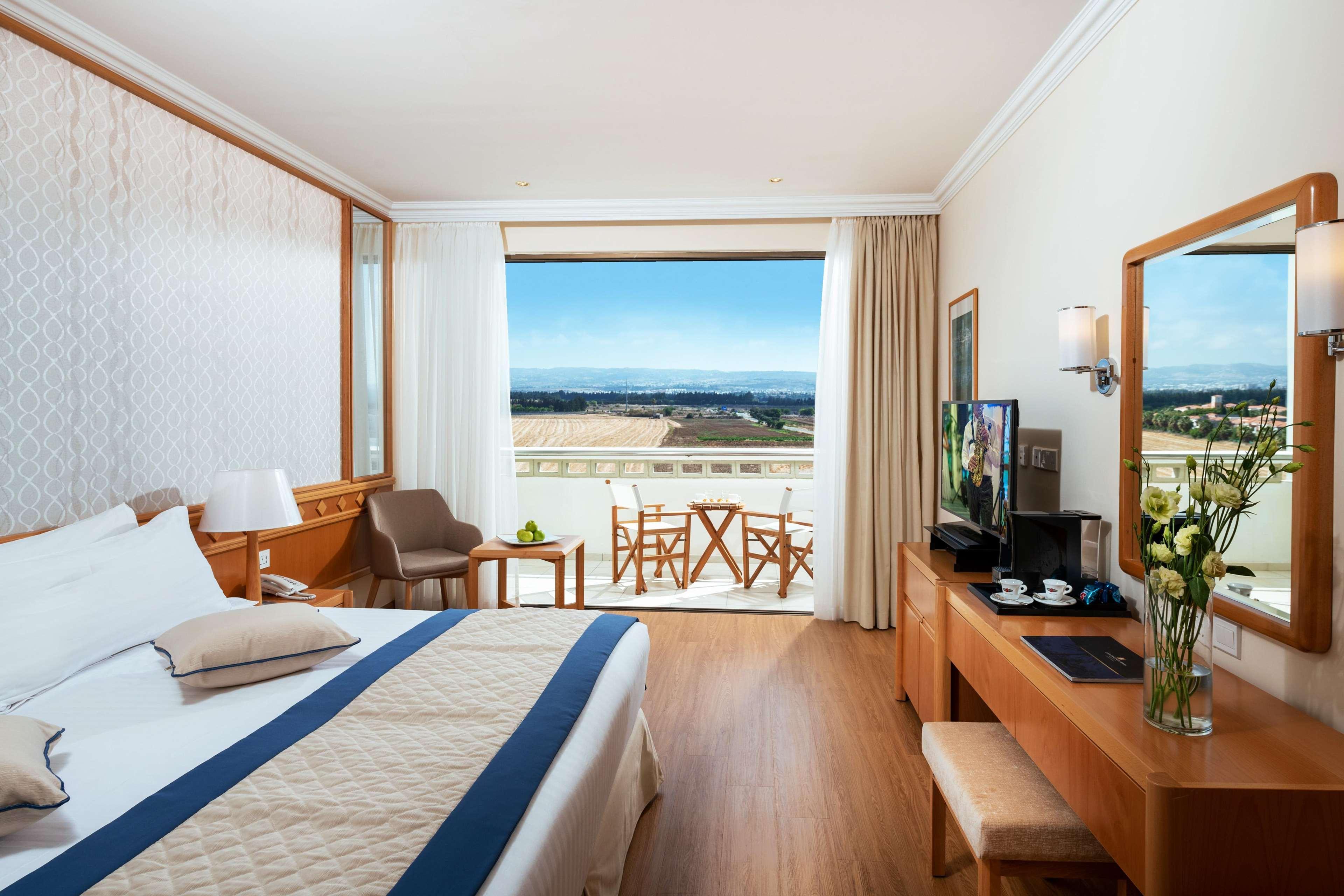 Otel Constantinou Bros Athena 4*